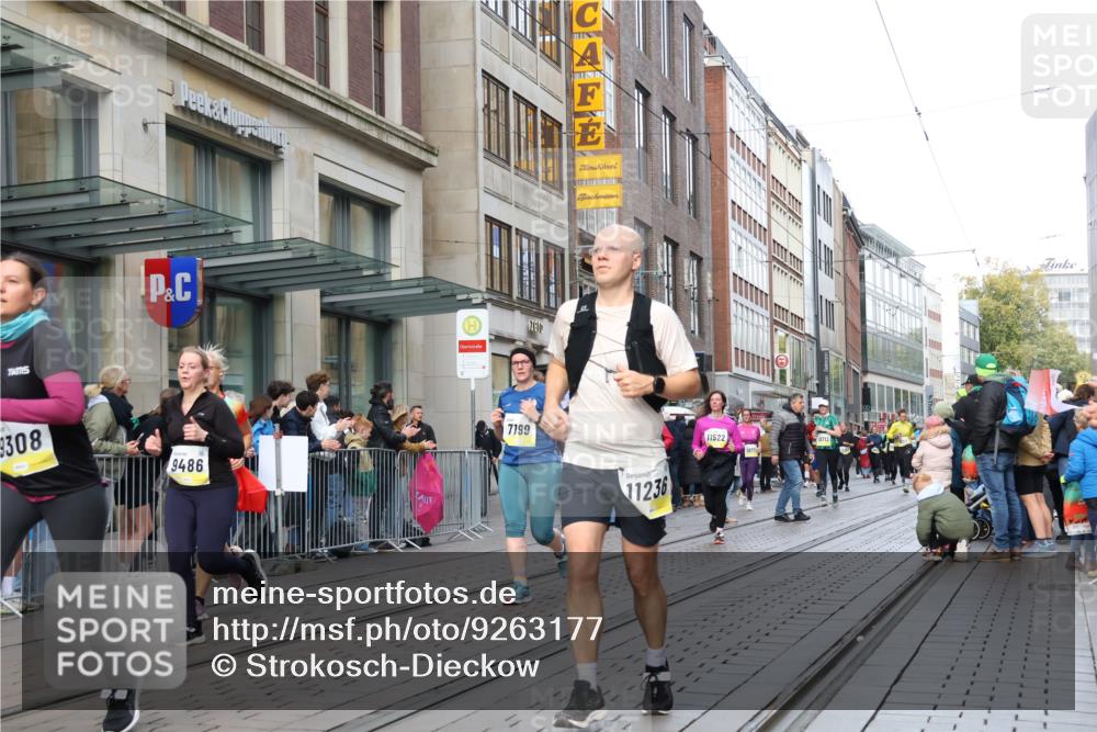 05.10.2025 - 20. swb-Marathon Bremen Strokosch-Dieckow http://msf.ph/oto/9263177 05.10.2025 11:03:12 Ziel 7199, 7776, 9224, 9225, 9308, 9315, 9486, 9498, 9850, 9940, 10213, 10297, 10405, 10446, 10478, 10603, 10604, 10711, 10713, 10963, 10995, 11103, 11124, 11150, 11236, 11467, 11502, 11508, 11509, 11522, 11589, 7199, 7776, 9224, 9225, 9308, 9315, 9486, 9498, 9850, 9940, 10213, 10297, 10405, 10446, 10478, 10603, 10604, 10711, 10713, 10963, 10995, 11103, 11124, 11150, 11236, 11467, 11502, 11508, 11509, 11522, 11589 meine-sportfotos.de