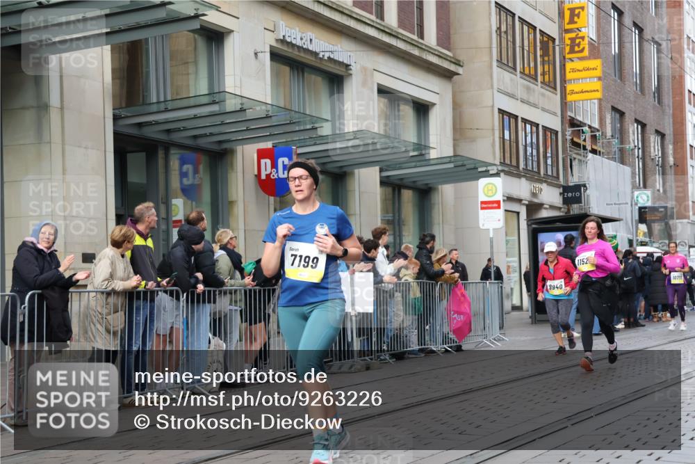 05.10.2025 - 20. swb-Marathon Bremen Strokosch-Dieckow http://msf.ph/oto/9263226 05.10.2025 11:03:13 Ziel 7199, 7776, 9224, 9225, 9308, 9315, 9486, 9498, 9850, 9940, 10213, 10297, 10446, 10478, 10603, 10604, 10711, 10713, 10963, 10995, 11103, 11124, 11150, 11236, 11467, 11502, 11522, 11589, 7199, 7776, 9224, 9225, 9308, 9315, 9486, 9498, 9850, 9940, 10213, 10297, 10446, 10478, 10603, 10604, 10711, 10713, 10963, 10995, 11103, 11124, 11150, 11236, 11467, 11502, 11522, 11589 meine-sportfotos.de