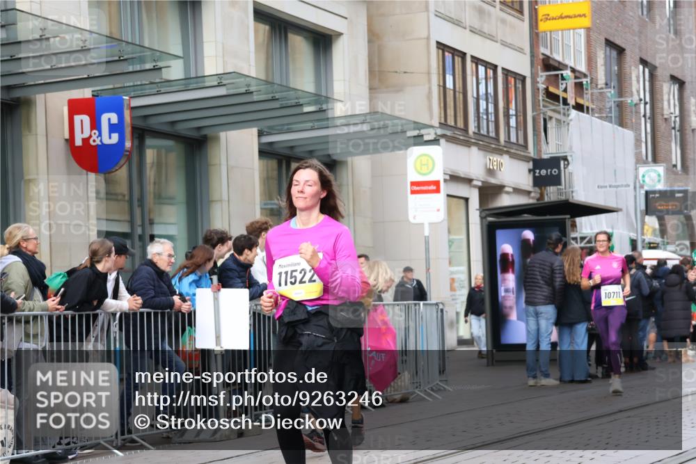 05.10.2025 - 20. swb-Marathon Bremen Strokosch-Dieckow http://msf.ph/oto/9263246 05.10.2025 11:03:15 Ziel 7199, 7776, 9224, 9225, 9308, 9315, 9486, 9498, 9850, 9940, 10213, 10238, 10297, 10446, 10478, 10603, 10604, 10711, 10713, 10963, 10995, 11103, 11124, 11150, 11236, 11306, 11522, 11589, 7199, 7776, 9224, 9225, 9308, 9315, 9486, 9498, 9850, 9940, 10213, 10238, 10297, 10446, 10478, 10603, 10604, 10711, 10713, 10963, 10995, 11103, 11124, 11150, 11236, 11306, 11522, 11589 meine-sportfotos.de