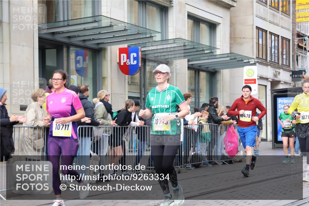 05.10.2025 - 20. swb-Marathon Bremen Strokosch-Dieckow http://msf.ph/oto/9263334 05.10.2025 11:03:20 Ziel 7199, 7788, 9315, 9486, 9498, 9850, 9940, 10213, 10238, 10297, 10478, 10603, 10604, 10711, 10713, 11039, 11150, 11272, 11306, 11522, 11589, 7199, 7788, 9315, 9486, 9498, 9850, 9940, 10213, 10238, 10297, 10478, 10603, 10604, 10711, 10713, 11039, 11150, 11272, 11306, 11522, 11589 meine-sportfotos.de