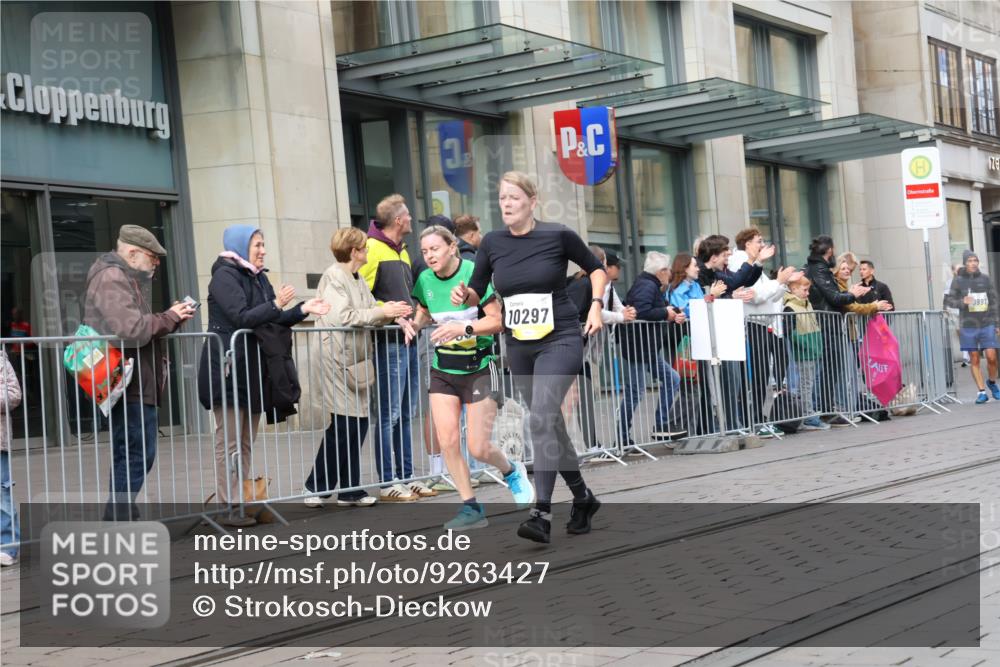 05.10.2025 - 20. swb-Marathon Bremen Strokosch-Dieckow http://msf.ph/oto/9263427 05.10.2025 11:03:24 Ziel 7199, 7788, 9241, 9315, 9379, 9486, 9571, 9940, 10106, 10213, 10238, 10265, 10271, 10297, 10478, 10603, 10604, 10711, 10713, 11039, 11272, 11306, 11522, 11589, 7199, 7788, 9241, 9315, 9379, 9486, 9571, 9940, 10106, 10213, 10238, 10265, 10271, 10297, 10478, 10603, 10604, 10711, 10713, 11039, 11272, 11306, 11522, 11589 meine-sportfotos.de