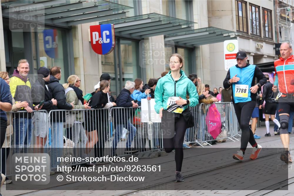 05.10.2025 - 20. swb-Marathon Bremen Strokosch-Dieckow http://msf.ph/oto/9263561 05.10.2025 11:03:29 Ziel 7788, 9241, 9315, 9379, 9571, 9940, 10106, 10213, 10238, 10265, 10271, 10297, 10478, 10603, 10604, 10711, 10713, 11039, 11183, 11272, 11306, 11589, 11609, 7788, 9241, 9315, 9379, 9571, 9940, 10106, 10213, 10238, 10265, 10271, 10297, 10478, 10603, 10604, 10711, 10713, 11039, 11183, 11272, 11306, 11589, 11609 meine-sportfotos.de