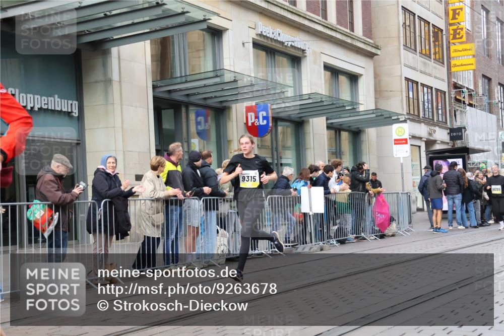 05.10.2025 - 20. swb-Marathon Bremen Strokosch-Dieckow http://msf.ph/oto/9263678 05.10.2025 11:03:33 Ziel 7123, 7788, 9241, 9315, 9379, 9398, 9571, 10106, 10205, 10238, 10265, 10271, 10297, 10551, 10603, 10604, 10711, 10713, 11039, 11183, 11272, 11306, 11589, 11609, 7123, 7788, 9241, 9315, 9379, 9398, 9571, 10106, 10205, 10238, 10265, 10271, 10297, 10551, 10603, 10604, 10711, 10713, 11039, 11183, 11272, 11306, 11589, 11609 meine-sportfotos.de