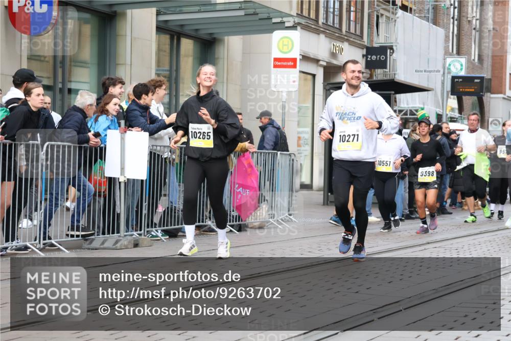 05.10.2025 - 20. swb-Marathon Bremen Strokosch-Dieckow http://msf.ph/oto/9263702 05.10.2025 11:03:36 Ziel 7123, 7788, 9241, 9275, 9315, 9379, 9398, 9571, 10106, 10205, 10238, 10265, 10271, 10551, 10603, 10604, 11039, 11183, 11272, 11306, 11609, 11611, 7123, 7788, 9241, 9275, 9315, 9379, 9398, 9571, 10106, 10205, 10238, 10265, 10271, 10551, 10603, 10604, 11039, 11183, 11272, 11306, 11609, 11611 meine-sportfotos.de
