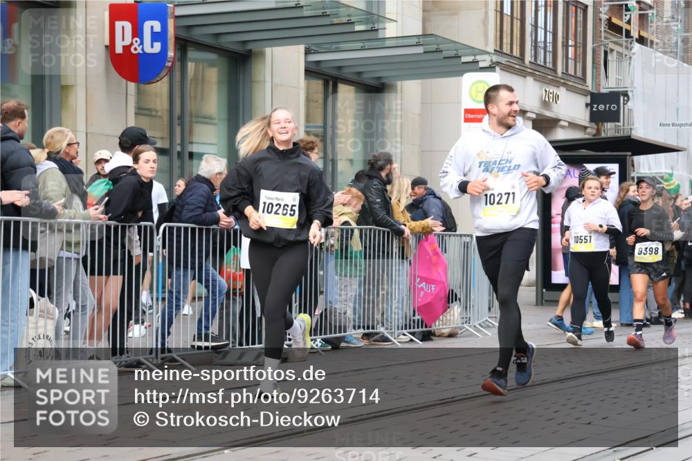 05.10.2025 - 20. swb-Marathon Bremen Strokosch-Dieckow http://msf.ph/oto/9263714 05.10.2025 11:03:36 Ziel 7123, 7788, 9241, 9275, 9315, 9379, 9398, 9571, 10106, 10205, 10238, 10265, 10271, 10551, 10603, 10604, 11039, 11183, 11272, 11306, 11609, 11611, 7123, 7788, 9241, 9275, 9315, 9379, 9398, 9571, 10106, 10205, 10238, 10265, 10271, 10551, 10603, 10604, 11039, 11183, 11272, 11306, 11609, 11611 meine-sportfotos.de