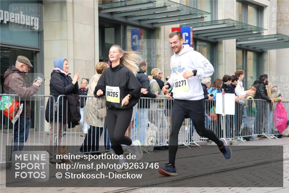 05.10.2025 - 20. swb-Marathon Bremen Strokosch-Dieckow http://msf.ph/oto/9263746 05.10.2025 11:03:37 Ziel 7123, 7788, 7789, 9241, 9275, 9379, 9398, 9571, 10106, 10205, 10238, 10265, 10271, 10551, 10603, 10604, 11039, 11183, 11272, 11306, 11609, 11611, 7123, 7788, 7789, 9241, 9275, 9379, 9398, 9571, 10106, 10205, 10238, 10265, 10271, 10551, 10603, 10604, 11039, 11183, 11272, 11306, 11609, 11611 meine-sportfotos.de
