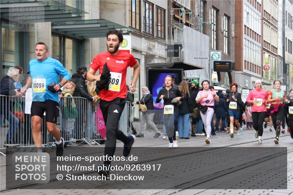 05.10.2025 - 20. swb-Marathon Bremen Strokosch-Dieckow http://msf.ph/oto/9263917 05.10.2025 11:03:47 Ziel 7123, 7789, 9275, 9379, 9398, 9448, 9537, 10098, 10205, 10265, 10271, 10551, 10853, 11001, 11077, 11102, 11183, 11609, 11611, 11685, 7123, 7789, 9275, 9379, 9398, 9448, 9537, 10098, 10205, 10265, 10271, 10551, 10853, 11001, 11077, 11102, 11183, 11609, 11611, 11685 meine-sportfotos.de
