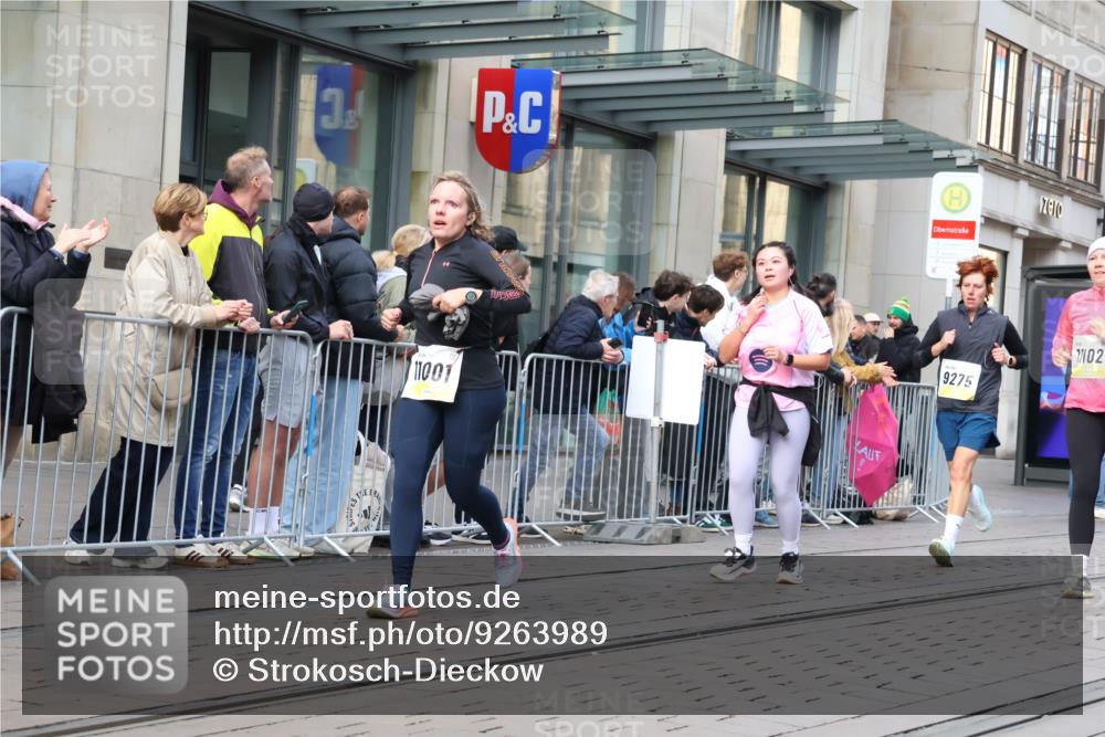 05.10.2025 - 20. swb-Marathon Bremen Strokosch-Dieckow http://msf.ph/oto/9263989 05.10.2025 11:03:50 Ziel 7123, 7789, 9275, 9398, 9448, 9537, 9684, 10098, 10205, 10551, 10678, 10853, 11001, 11077, 11102, 11183, 11200, 11609, 11611, 11685, 7123, 7789, 9275, 9398, 9448, 9537, 9684, 10098, 10205, 10551, 10678, 10853, 11001, 11077, 11102, 11183, 11200, 11609, 11611, 11685 meine-sportfotos.de