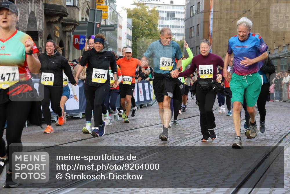 05.10.2025 - 20. swb-Marathon Bremen Strokosch-Dieckow http://msf.ph/oto/9264000 05.10.2025 11:07:17 Ziel 7779, 9180, 9217, 9334, 9628, 9702, 9757, 10286, 10330, 10332, 10582, 10632, 10824, 10836, 10902, 11122, 11258, 11329, 11477 meine-sportfotos.de