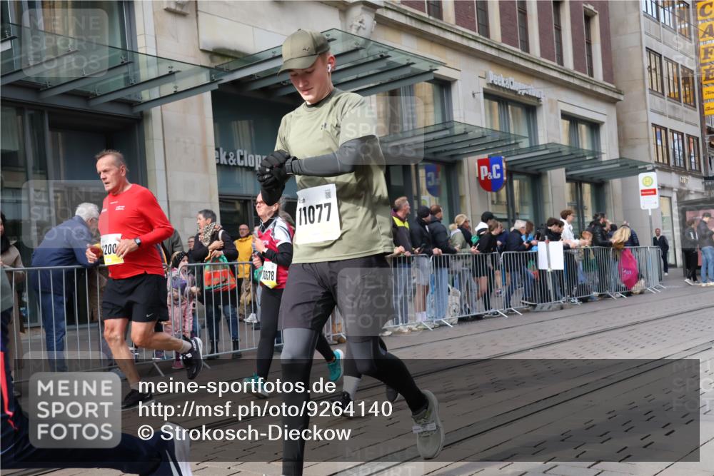 05.10.2025 - 20. swb-Marathon Bremen Strokosch-Dieckow http://msf.ph/oto/9264140 05.10.2025 11:04:00 Ziel 7789, 8111, 9448, 9537, 9610, 9684, 10098, 10278, 10439, 10483, 10678, 10853, 10956, 11001, 11044, 11077, 11102, 11200, 11685, 11704, 7789, 8111, 9448, 9537, 9610, 9684, 10098, 10278, 10439, 10483, 10678, 10853, 10956, 11001, 11044, 11077, 11102, 11200, 11685 meine-sportfotos.de