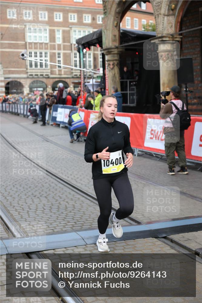 05.10.2025 - 20. swb-Marathon Bremen Yannick Fuchs http://msf.ph/oto/9264143 05.10.2025 10:50:22 Ziel 9579, 9645, 9689, 10022, 10356, 10400, 10443, 11104 meine-sportfotos.de