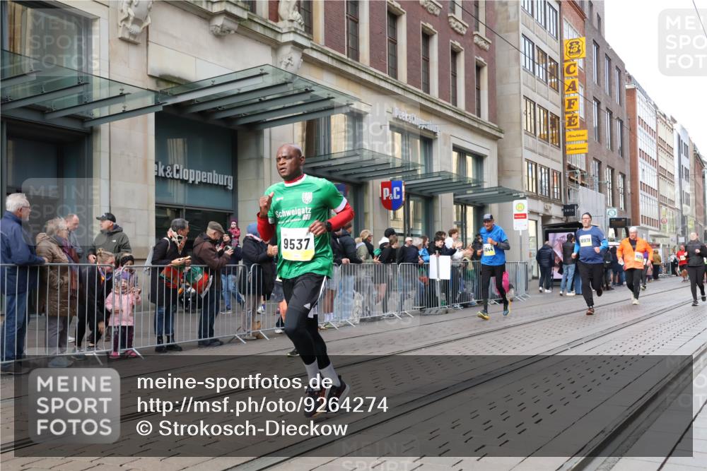 05.10.2025 - 20. swb-Marathon Bremen Strokosch-Dieckow http://msf.ph/oto/9264274 05.10.2025 11:04:05 Ziel 8111, 9394, 9448, 9537, 9610, 9684, 9915, 10098, 10278, 10439, 10483, 10485, 10531, 10674, 10678, 10869, 10956, 11044, 11196, 11200, 11542, 11685, 11704, 8111, 9394, 9448, 9537, 9610, 9684, 9915, 10098, 10278, 10439, 10483, 10485, 10531, 10674, 10678, 10869, 10956, 11044, 11196, 11200, 11542, 11685 meine-sportfotos.de