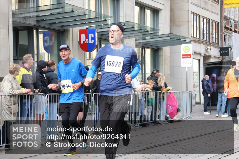05.10.2025 - 20. swb-Marathon Bremen Strokosch-Dieckow http://msf.ph/oto/9264311 05.10.2025 11:04:06 Ziel 8111, 9394, 9448, 9537, 9610, 9684, 9915, 10278, 10439, 10483, 10485, 10531, 10674, 10678, 10869, 10956, 11044, 11196, 11200, 11542, 11704, 8111, 9394, 9448, 9537, 9610, 9684, 9915, 10278, 10439, 10483, 10485, 10531, 10674, 10678, 10869, 10956, 11044, 11196, 11200, 11542 meine-sportfotos.de