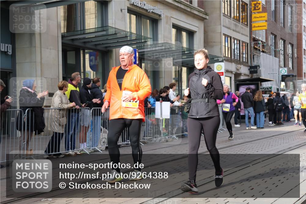 05.10.2025 - 20. swb-Marathon Bremen Strokosch-Dieckow http://msf.ph/oto/9264388 05.10.2025 11:04:09 Ziel 8111, 9394, 9448, 9537, 9610, 9623, 9684, 9750, 9771, 9915, 10278, 10439, 10483, 10485, 10531, 10532, 10674, 10678, 10869, 10956, 11044, 11196, 11200, 11542, 11704, 8111, 9394, 9448, 9537, 9610, 9623, 9684, 9750, 9771, 9915, 10278, 10439, 10483, 10485, 10531, 10532, 10674, 10678, 10869, 10956, 11044, 11196, 11200, 11542 meine-sportfotos.de