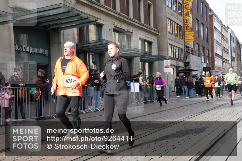 05.10.2025 - 20. swb-Marathon Bremen Strokosch-Dieckow http://msf.ph/oto/9264411 05.10.2025 11:04:10 Ziel 8111, 9394, 9537, 9610, 9623, 9684, 9750, 9771, 9915, 10278, 10439, 10483, 10485, 10531, 10532, 10674, 10678, 10869, 10956, 11044, 11196, 11200, 11542, 11704, 8111, 9394, 9537, 9610, 9623, 9684, 9750, 9771, 9915, 10278, 10439, 10483, 10485, 10531, 10532, 10674, 10678, 10869, 10956, 11044, 11196, 11200, 11542 meine-sportfotos.de