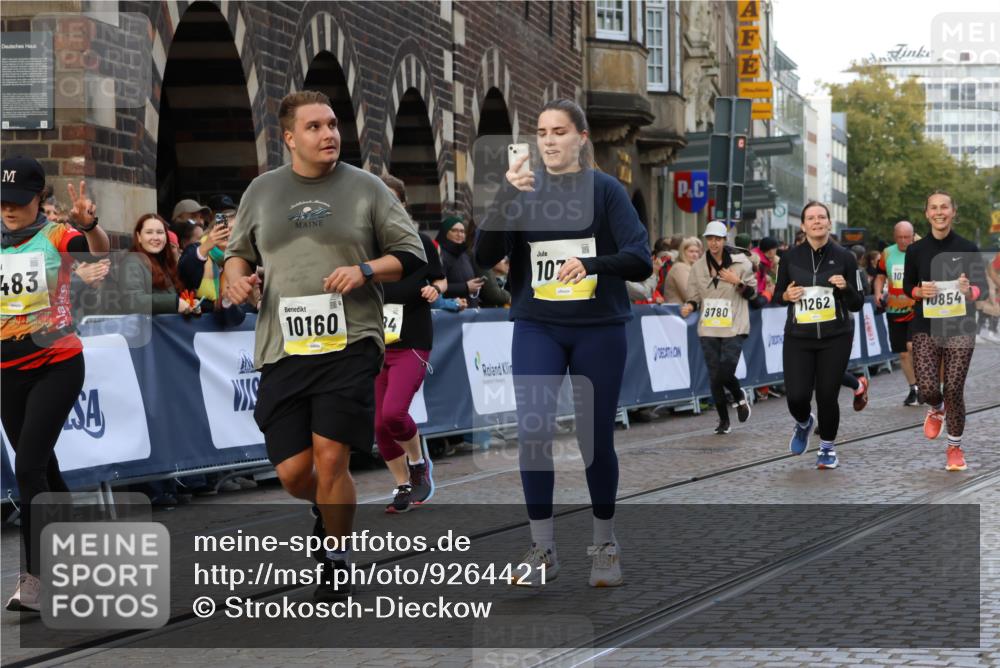 05.10.2025 - 20. swb-Marathon Bremen Strokosch-Dieckow http://msf.ph/oto/9264421 05.10.2025 11:07:26 Ziel 7779, 9483, 9780, 10037, 10160, 10223, 10737, 10776, 10854, 11122, 11159, 11262, 11384, 11529, 11584 meine-sportfotos.de