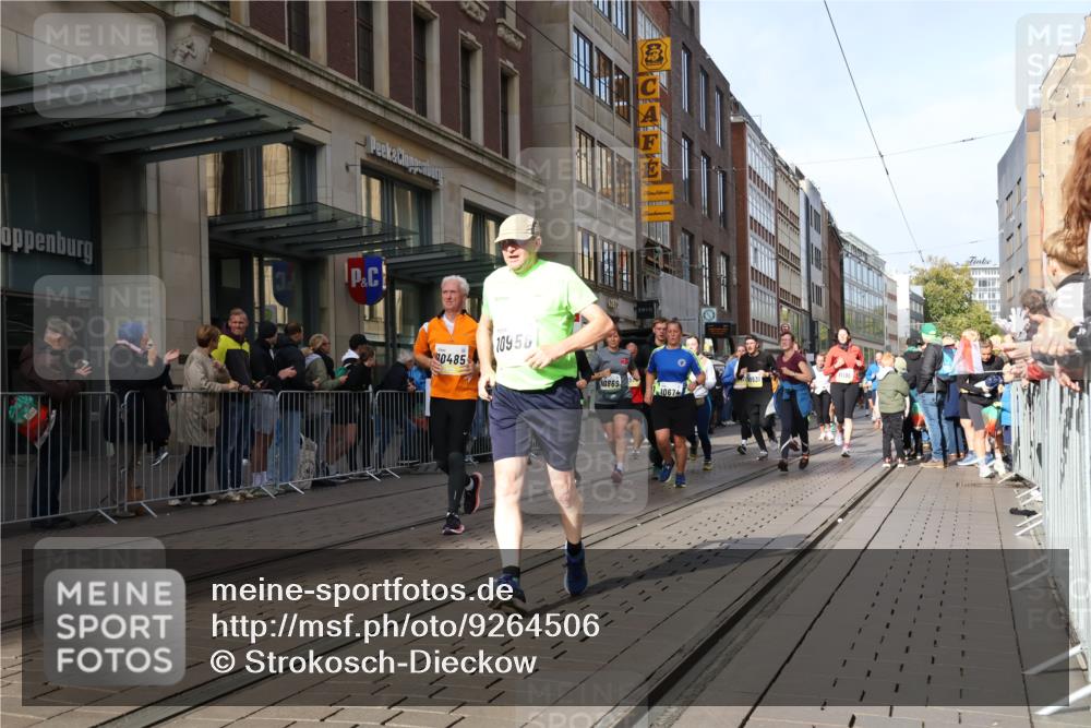 05.10.2025 - 20. swb-Marathon Bremen Strokosch-Dieckow http://msf.ph/oto/9264506 05.10.2025 11:04:14 Ziel 8111, 9394, 9532, 9610, 9623, 9684, 9750, 9765, 9771, 9812, 9915, 10278, 10422, 10439, 10451, 10483, 10485, 10531, 10532, 10557, 10674, 10678, 10869, 10956, 10964, 11035, 11044, 11196, 11200, 11427, 11542, 11546, 11704, 8111, 9394, 9532, 9610, 9623, 9684, 9750, 9765, 9771, 9812, 9915, 10278, 10422, 10439, 10451, 10483, 10485, 10531, 10532, 10557, 10674, 10678, 10869, 10956, 10964, 11035, 11044, 11196, 11200, 11427, 11542, 11546 meine-sportfotos.de