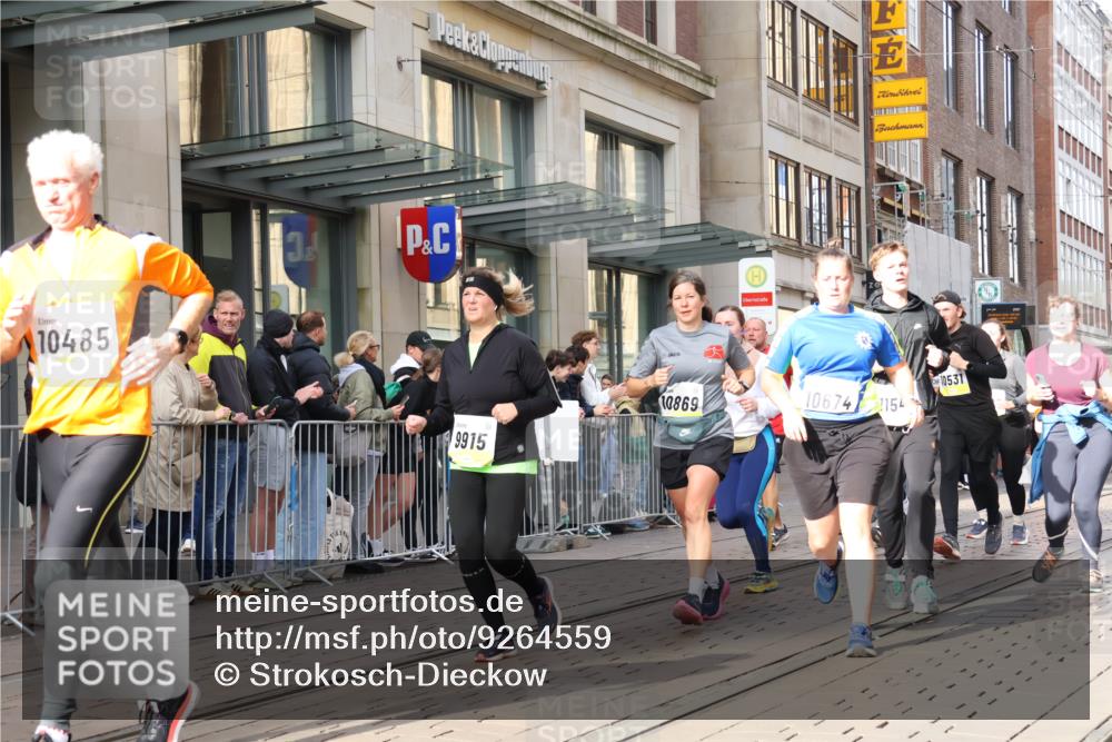 05.10.2025 - 20. swb-Marathon Bremen Strokosch-Dieckow http://msf.ph/oto/9264559 05.10.2025 11:04:15 Ziel 8111, 9394, 9532, 9610, 9623, 9750, 9765, 9771, 9812, 9915, 10278, 10422, 10439, 10451, 10483, 10485, 10531, 10532, 10557, 10674, 10678, 10869, 10956, 10964, 11035, 11044, 11196, 11427, 11542, 11546, 11615, 11704, 8111, 9394, 9532, 9610, 9623, 9750, 9765, 9771, 9812, 9915, 10278, 10422, 10439, 10451, 10483, 10485, 10531, 10532, 10557, 10674, 10678, 10869, 10956, 10964, 11035, 11044, 11196, 11427, 11542, 11546 meine-sportfotos.de