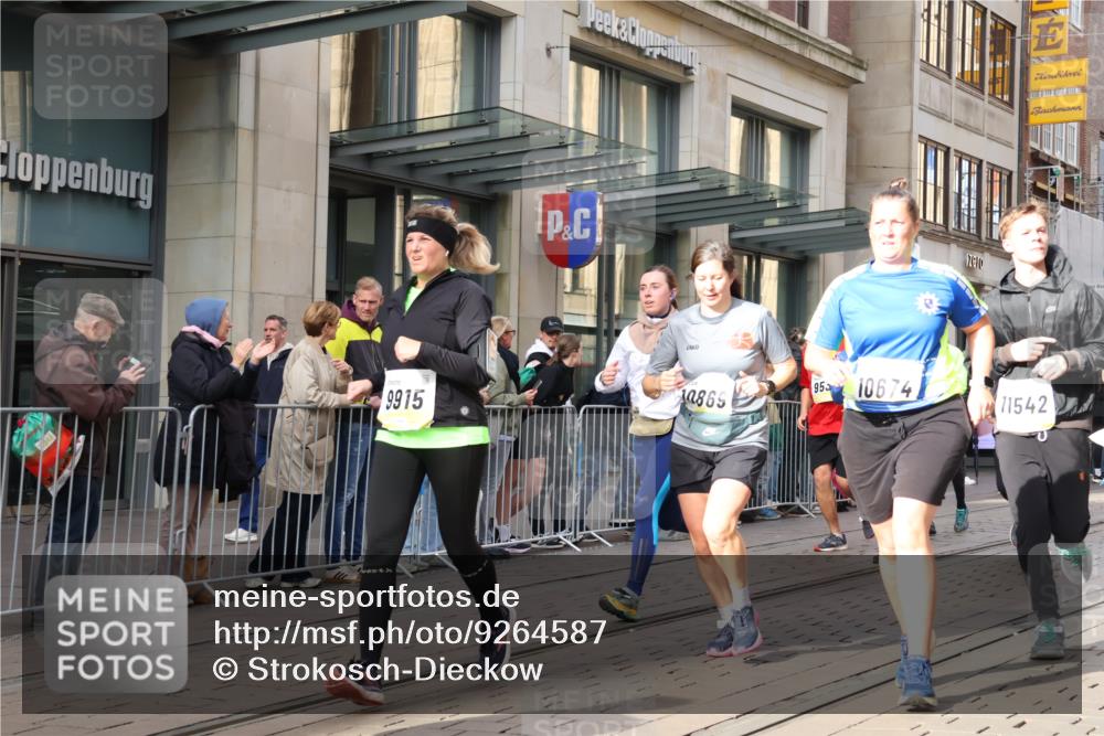 05.10.2025 - 20. swb-Marathon Bremen Strokosch-Dieckow http://msf.ph/oto/9264587 05.10.2025 11:04:16 Ziel 8111, 9394, 9532, 9610, 9623, 9750, 9765, 9771, 9812, 9915, 9927, 10278, 10422, 10439, 10451, 10483, 10485, 10531, 10532, 10557, 10674, 10869, 10956, 10964, 11035, 11044, 11196, 11427, 11542, 11546, 11615, 11704, 8111, 9394, 9532, 9610, 9623, 9750, 9765, 9771, 9812, 9915, 9927, 10278, 10422, 10439, 10451, 10483, 10485, 10531, 10532, 10557, 10674, 10869, 10956, 10964, 11035, 11044, 11196, 11427, 11542, 11546 meine-sportfotos.de