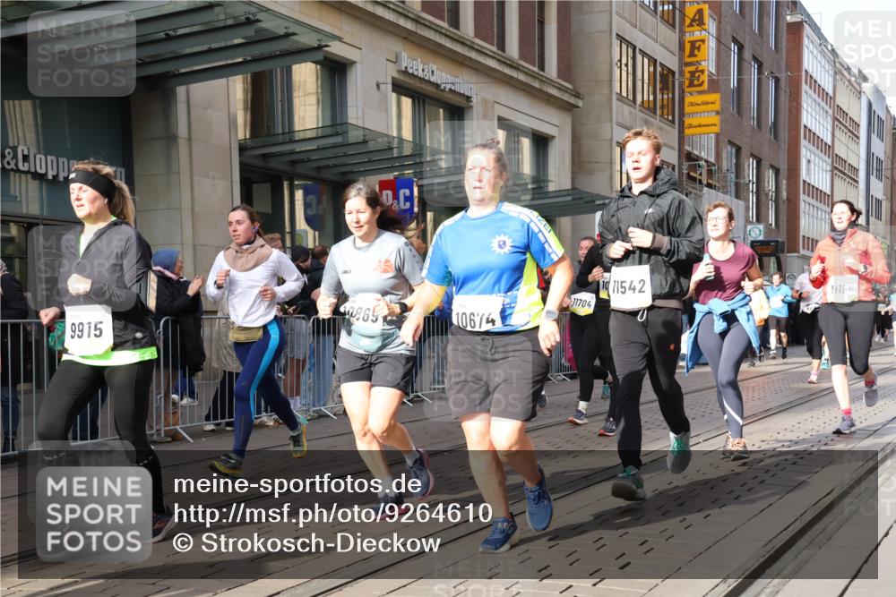 05.10.2025 - 20. swb-Marathon Bremen Strokosch-Dieckow http://msf.ph/oto/9264610 05.10.2025 11:04:16 Ziel 8111, 9394, 9532, 9610, 9623, 9750, 9765, 9771, 9812, 9915, 9927, 10278, 10422, 10439, 10451, 10483, 10485, 10531, 10532, 10557, 10674, 10869, 10956, 10964, 11035, 11044, 11196, 11427, 11542, 11546, 11615, 11704, 8111, 9394, 9532, 9610, 9623, 9750, 9765, 9771, 9812, 9915, 9927, 10278, 10422, 10439, 10451, 10483, 10485, 10531, 10532, 10557, 10674, 10869, 10956, 10964, 11035, 11044, 11196, 11427, 11542, 11546 meine-sportfotos.de