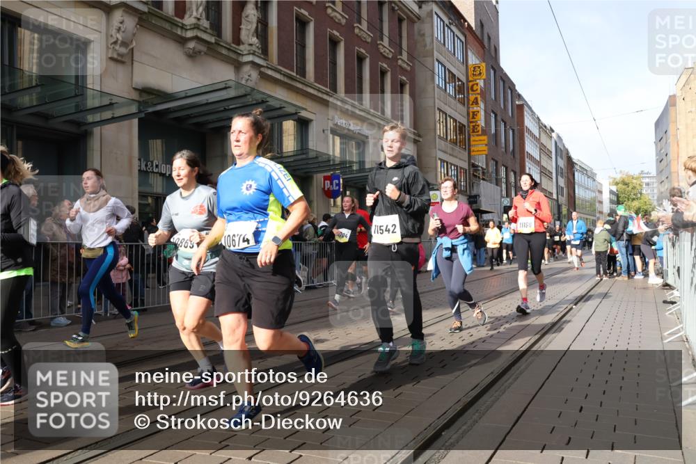 05.10.2025 - 20. swb-Marathon Bremen Strokosch-Dieckow http://msf.ph/oto/9264636 05.10.2025 11:04:17 Ziel 8111, 9394, 9532, 9610, 9623, 9750, 9765, 9771, 9812, 9915, 9927, 10278, 10422, 10439, 10451, 10483, 10485, 10531, 10532, 10557, 10674, 10869, 10956, 10964, 11035, 11044, 11196, 11427, 11542, 11546, 11615, 11704, 8111, 9394, 9532, 9610, 9623, 9750, 9765, 9771, 9812, 9915, 9927, 10278, 10422, 10439, 10451, 10483, 10485, 10531, 10532, 10557, 10674, 10869, 10956, 10964, 11035, 11044, 11196, 11427, 11542, 11546 meine-sportfotos.de