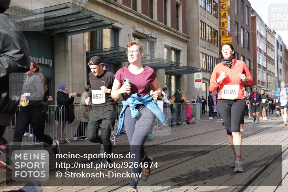 05.10.2025 - 20. swb-Marathon Bremen Strokosch-Dieckow http://msf.ph/oto/9264674 05.10.2025 11:04:18 Ziel 8111, 9394, 9532, 9610, 9623, 9750, 9765, 9771, 9812, 9915, 9927, 10278, 10422, 10439, 10451, 10483, 10485, 10531, 10532, 10557, 10674, 10869, 10956, 10964, 11035, 11044, 11196, 11427, 11542, 11546, 11615, 11704, 8111, 9394, 9532, 9610, 9623, 9750, 9765, 9771, 9812, 9915, 9927, 10278, 10422, 10439, 10451, 10483, 10485, 10531, 10532, 10557, 10674, 10869, 10956, 10964, 11035, 11044, 11196, 11427, 11542, 11546 meine-sportfotos.de
