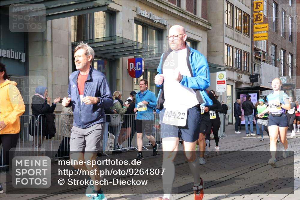 05.10.2025 - 20. swb-Marathon Bremen Strokosch-Dieckow http://msf.ph/oto/9264807 05.10.2025 11:04:23 Ziel 8111, 9394, 9532, 9610, 9623, 9750, 9765, 9771, 9812, 9813, 9866, 9915, 9927, 10278, 10422, 10451, 10485, 10531, 10532, 10557, 10674, 10684, 10869, 10891, 10956, 10964, 11035, 11196, 11315, 11427, 11542, 11546, 11615, 11636, 11704, 8111, 9394, 9532, 9610, 9623, 9750, 9765, 9771, 9812, 9813, 9866, 9915, 9927, 10278, 10422, 10451, 10485, 10531, 10532, 10557, 10674, 10684, 10869, 10891, 10956, 10964, 11035, 11196, 11315, 11427, 11542, 11546 meine-sportfotos.de