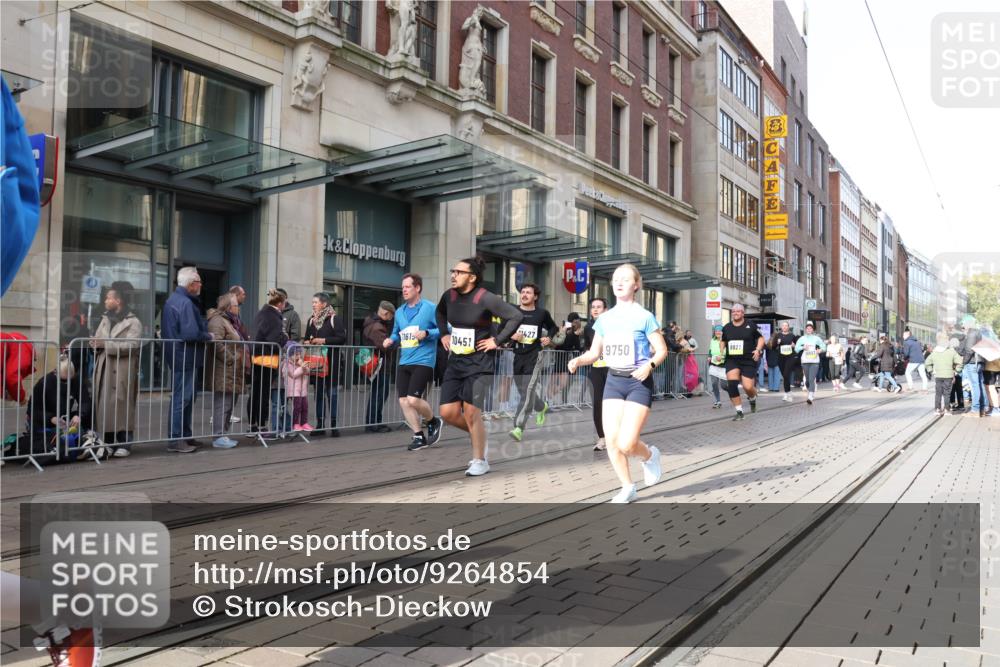 05.10.2025 - 20. swb-Marathon Bremen Strokosch-Dieckow http://msf.ph/oto/9264854 05.10.2025 11:04:24 Ziel 8111, 9394, 9532, 9610, 9623, 9750, 9765, 9771, 9812, 9813, 9866, 9915, 9927, 10278, 10422, 10451, 10485, 10531, 10532, 10557, 10674, 10684, 10771, 10869, 10891, 10956, 10964, 11035, 11196, 11315, 11372, 11427, 11542, 11546, 11615, 11636, 11704, 8111, 9394, 9532, 9610, 9623, 9750, 9765, 9771, 9812, 9813, 9866, 9915, 9927, 10278, 10422, 10451, 10485, 10531, 10532, 10557, 10674, 10684, 10771, 10869, 10891, 10956, 10964, 11035, 11196, 11315, 11372, 11427, 11542, 11546 meine-sportfotos.de