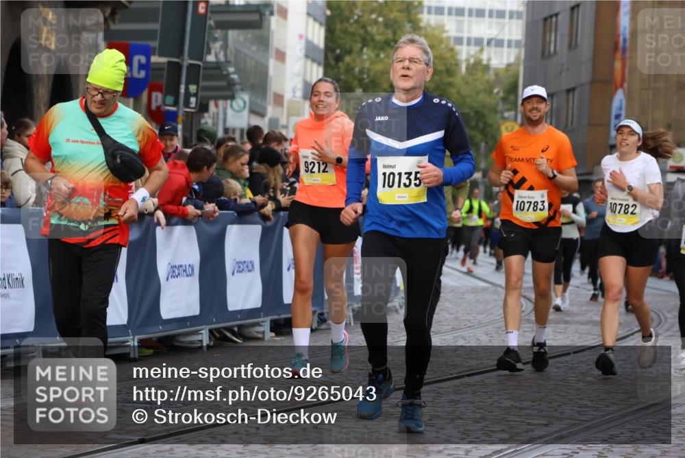 05.10.2025 - 20. swb-Marathon Bremen Strokosch-Dieckow http://msf.ph/oto/9265043 05.10.2025 11:07:52 Ziel 8123, 9212, 10135, 10366, 10706, 10782, 10783 meine-sportfotos.de