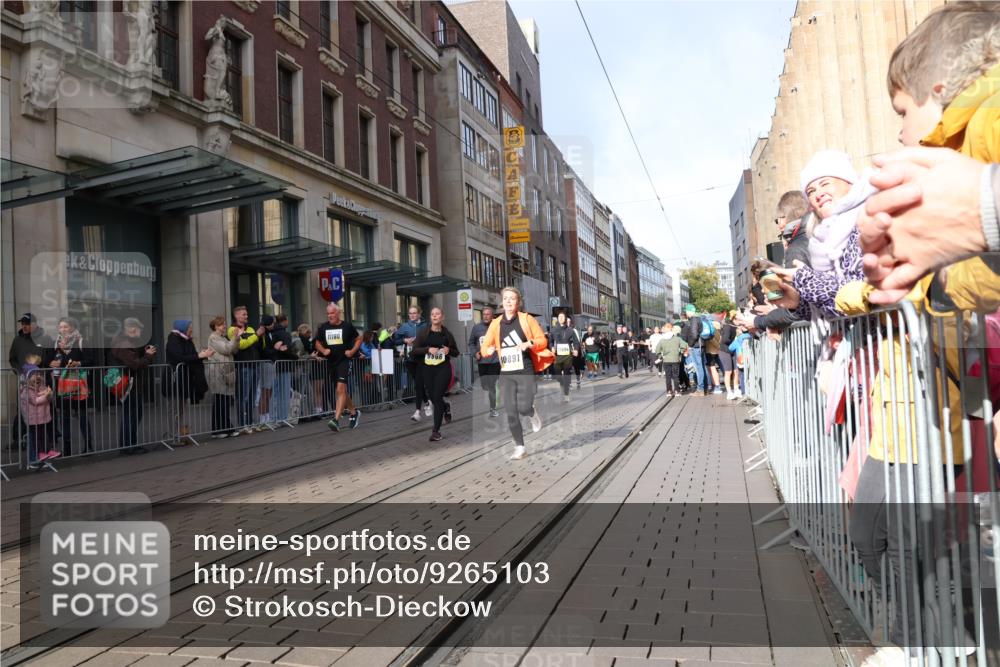 05.10.2025 - 20. swb-Marathon Bremen Strokosch-Dieckow http://msf.ph/oto/9265103 05.10.2025 11:04:35 Ziel 9220, 9409, 9530, 9532, 9642, 9660, 9765, 9812, 9813, 9866, 9927, 10422, 10451, 10557, 10684, 10771, 10891, 10964, 10965, 11035, 11090, 11121, 11171, 11180, 11315, 11372, 11412, 11427, 11478, 11546, 11559, 11615, 11636, 9220, 9409, 9530, 9532, 9642, 9660, 9765, 9812, 9813, 9866, 9927, 10422, 10451, 10557, 10684, 10771, 10891, 10964, 10965, 11035, 11090, 11121, 11171, 11180, 11315, 11372, 11412, 11427, 11478, 11546 meine-sportfotos.de