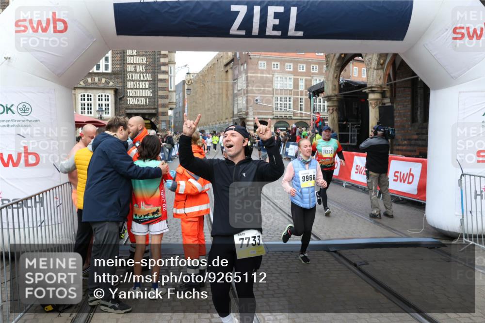 05.10.2025 - 20. swb-Marathon Bremen Yannick Fuchs http://msf.ph/oto/9265112 05.10.2025 10:50:59 Ziel 7733, 9251, 9277, 9399, 9658, 9715, 9742, 9888, 9966, 9975, 10029, 10224, 10227, 10279, 10479, 10689, 11220, 11311, 11543 meine-sportfotos.de