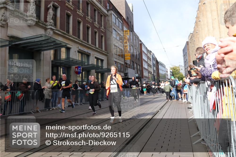 05.10.2025 - 20. swb-Marathon Bremen Strokosch-Dieckow http://msf.ph/oto/9265115 05.10.2025 11:04:36 Ziel 9220, 9409, 9530, 9532, 9642, 9660, 9668, 9765, 9812, 9813, 9866, 9927, 10422, 10451, 10557, 10684, 10771, 10891, 10964, 10965, 11016, 11035, 11090, 11121, 11171, 11180, 11315, 11372, 11412, 11427, 11478, 11546, 11559, 11615, 11636, 9220, 9409, 9530, 9532, 9642, 9660, 9668, 9765, 9812, 9813, 9866, 9927, 10422, 10451, 10557, 10684, 10771, 10891, 10964, 10965, 11016, 11035, 11090, 11121, 11171, 11180, 11315, 11372, 11412, 11427, 11478, 11546 meine-sportfotos.de