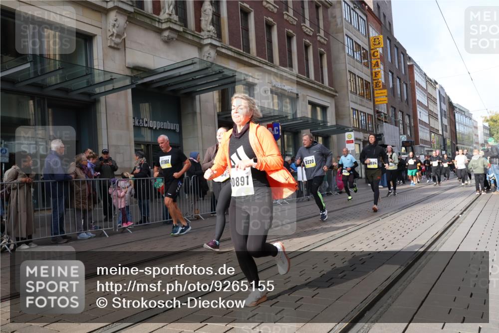 05.10.2025 - 20. swb-Marathon Bremen Strokosch-Dieckow http://msf.ph/oto/9265155 05.10.2025 11:04:37 Ziel 9220, 9409, 9530, 9532, 9642, 9660, 9668, 9812, 9813, 9866, 9927, 10557, 10684, 10771, 10891, 10964, 10965, 11016, 11035, 11090, 11121, 11171, 11180, 11315, 11372, 11412, 11427, 11478, 11559, 11615, 11636, 9220, 9409, 9530, 9532, 9642, 9660, 9668, 9812, 9813, 9866, 9927, 10557, 10684, 10771, 10891, 10964, 10965, 11016, 11035, 11090, 11121, 11171, 11180, 11315, 11372, 11412, 11427, 11478 meine-sportfotos.de