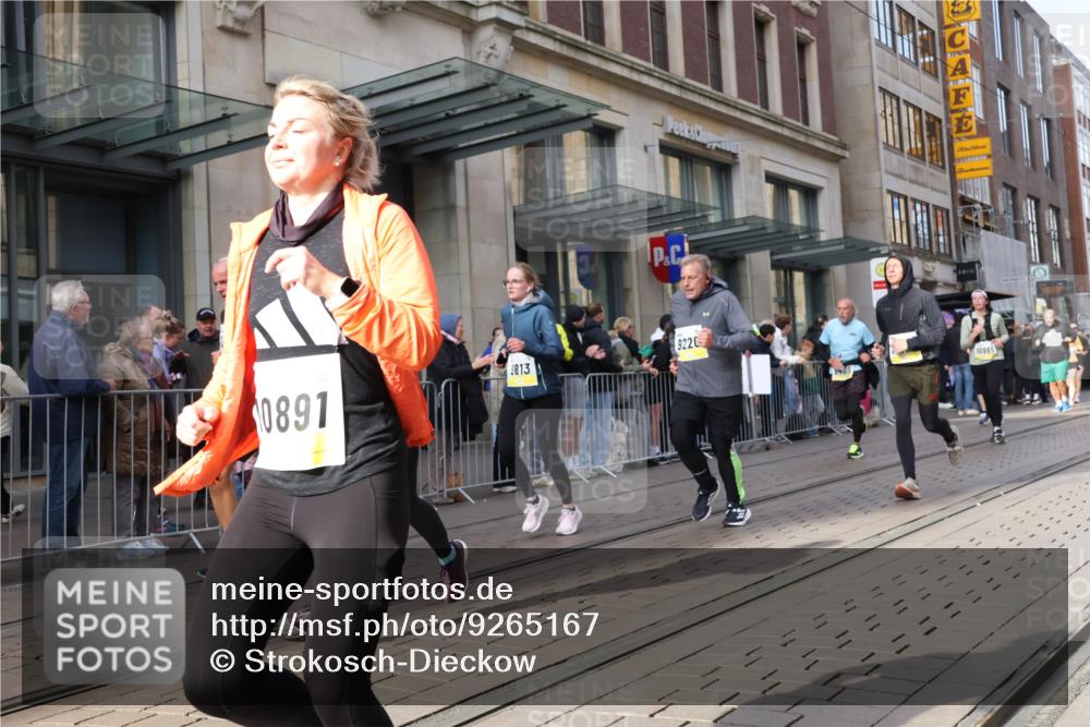 05.10.2025 - 20. swb-Marathon Bremen Strokosch-Dieckow http://msf.ph/oto/9265167 05.10.2025 11:04:37 Ziel 9220, 9409, 9530, 9532, 9642, 9660, 9668, 9812, 9813, 9866, 9927, 10557, 10684, 10771, 10891, 10964, 10965, 11016, 11035, 11090, 11121, 11171, 11180, 11315, 11372, 11412, 11427, 11478, 11559, 11615, 11636, 9220, 9409, 9530, 9532, 9642, 9660, 9668, 9812, 9813, 9866, 9927, 10557, 10684, 10771, 10891, 10964, 10965, 11016, 11035, 11090, 11121, 11171, 11180, 11315, 11372, 11412, 11427, 11478 meine-sportfotos.de