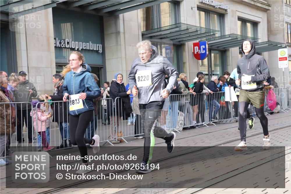 05.10.2025 - 20. swb-Marathon Bremen Strokosch-Dieckow http://msf.ph/oto/9265194 05.10.2025 11:04:38 Ziel 9220, 9409, 9530, 9642, 9660, 9668, 9812, 9813, 9866, 9927, 10018, 10021, 10557, 10684, 10771, 10891, 10964, 10965, 11016, 11035, 11090, 11121, 11171, 11180, 11315, 11323, 11372, 11412, 11478, 11559, 11615, 11636, 9220, 9409, 9530, 9642, 9660, 9668, 9812, 9813, 9866, 9927, 10018, 10021, 10557, 10684, 10771, 10891, 10964, 10965, 11016, 11035, 11090, 11121, 11171, 11180, 11315, 11323, 11372, 11412, 11478 meine-sportfotos.de