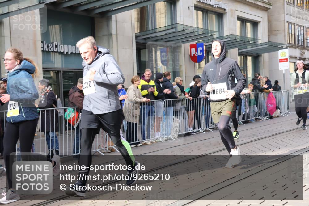 05.10.2025 - 20. swb-Marathon Bremen Strokosch-Dieckow http://msf.ph/oto/9265210 05.10.2025 11:04:38 Ziel 9220, 9409, 9530, 9642, 9660, 9668, 9812, 9813, 9866, 9927, 10018, 10021, 10557, 10684, 10771, 10891, 10964, 10965, 11016, 11035, 11090, 11121, 11171, 11180, 11315, 11323, 11372, 11412, 11478, 11559, 11615, 11636, 9220, 9409, 9530, 9642, 9660, 9668, 9812, 9813, 9866, 9927, 10018, 10021, 10557, 10684, 10771, 10891, 10964, 10965, 11016, 11035, 11090, 11121, 11171, 11180, 11315, 11323, 11372, 11412, 11478 meine-sportfotos.de