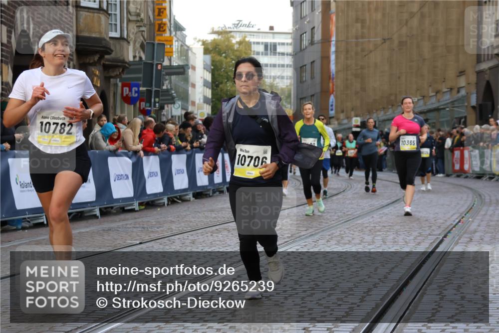 05.10.2025 - 20. swb-Marathon Bremen Strokosch-Dieckow http://msf.ph/oto/9265239 05.10.2025 11:07:58 Ziel 8123, 9212, 9557, 10135, 10365, 10366, 10706, 10782, 10783, 11490, 11677 meine-sportfotos.de