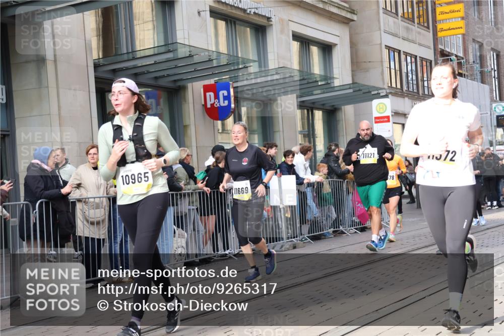 05.10.2025 - 20. swb-Marathon Bremen Strokosch-Dieckow http://msf.ph/oto/9265317 05.10.2025 11:04:41 Ziel 9220, 9409, 9530, 9642, 9660, 9668, 9813, 9866, 9927, 9978, 10018, 10021, 10343, 10684, 10771, 10891, 10965, 11016, 11090, 11121, 11171, 11180, 11315, 11323, 11372, 11412, 11478, 11559, 11636, 11650, 9220, 9409, 9530, 9642, 9660, 9668, 9813, 9866, 9927, 9978, 10018, 10021, 10343, 10684, 10771, 10891, 10965, 11016, 11090, 11121, 11171, 11180, 11315, 11323, 11372, 11412, 11478, 11650 meine-sportfotos.de