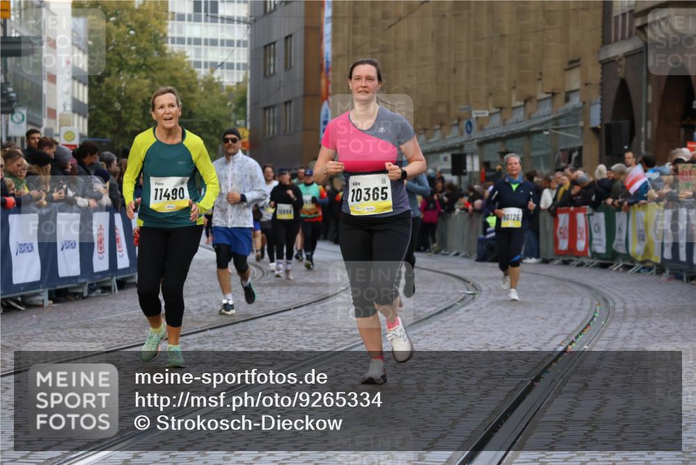 05.10.2025 - 20. swb-Marathon Bremen Strokosch-Dieckow http://msf.ph/oto/9265334 05.10.2025 11:08:00 Ziel 8123, 9557, 10135, 10365, 10706, 10782, 10783, 11490, 11677 meine-sportfotos.de