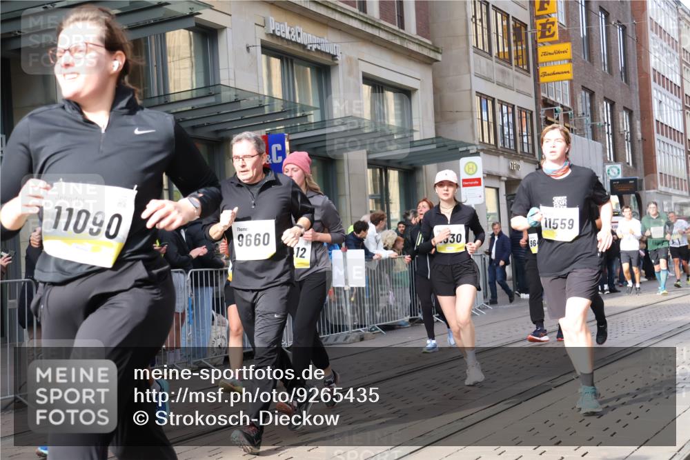 05.10.2025 - 20. swb-Marathon Bremen Strokosch-Dieckow http://msf.ph/oto/9265435 05.10.2025 11:04:43 Ziel 9220, 9409, 9440, 9530, 9642, 9660, 9668, 9813, 9866, 9978, 10018, 10021, 10255, 10343, 10684, 10771, 10891, 10965, 10990, 11016, 11090, 11121, 11171, 11180, 11315, 11323, 11372, 11412, 11478, 11559, 11636, 11650, 11707, 9220, 9409, 9440, 9530, 9642, 9660, 9668, 9813, 9866, 9978, 10018, 10021, 10255, 10343, 10684, 10771, 10891, 10965, 10990, 11016, 11090, 11121, 11171, 11180, 11315, 11323, 11372, 11412, 11478, 11650, 11707 meine-sportfotos.de