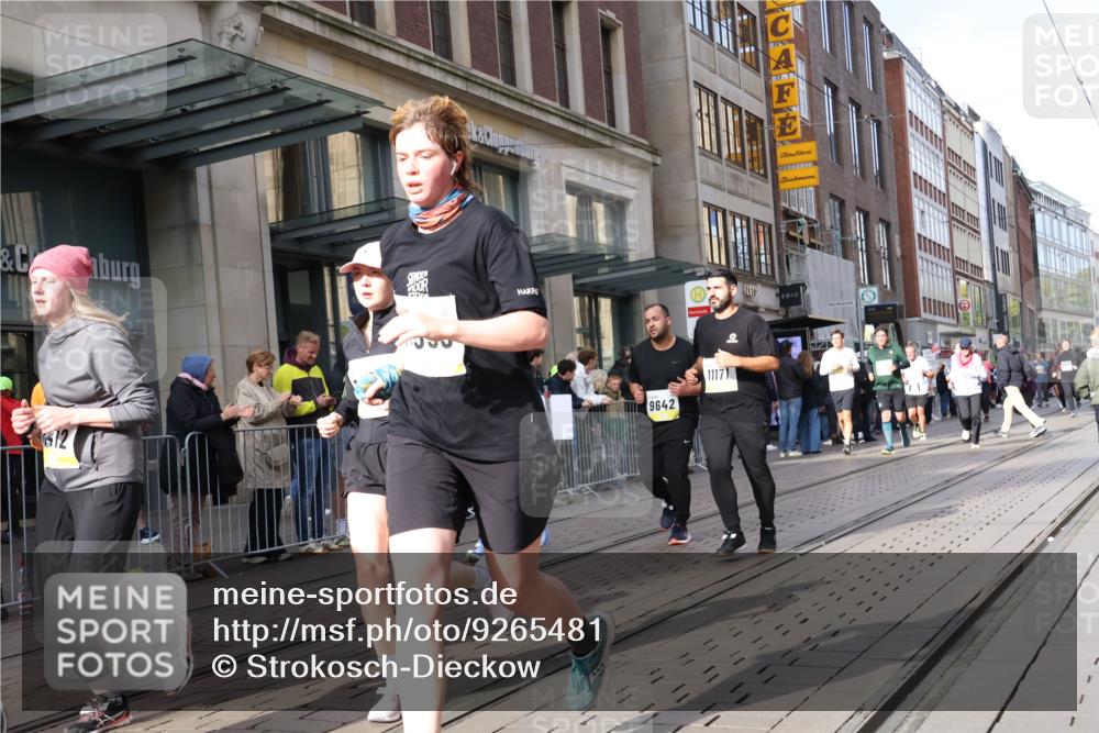 05.10.2025 - 20. swb-Marathon Bremen Strokosch-Dieckow http://msf.ph/oto/9265481 05.10.2025 11:04:45 Ziel 9220, 9409, 9440, 9530, 9642, 9660, 9668, 9690, 9813, 9866, 9978, 10018, 10021, 10255, 10343, 10684, 10771, 10891, 10965, 10990, 11016, 11090, 11121, 11171, 11180, 11315, 11323, 11372, 11412, 11478, 11501, 11540, 11559, 11636, 11650, 11707, 9220, 9409, 9440, 9530, 9642, 9660, 9668, 9690, 9813, 9866, 9978, 10018, 10021, 10255, 10343, 10684, 10771, 10891, 10965, 10990, 11016, 11090, 11121, 11171, 11180, 11315, 11323, 11372, 11412, 11478, 11501, 11540, 11650, 11707 meine-sportfotos.de