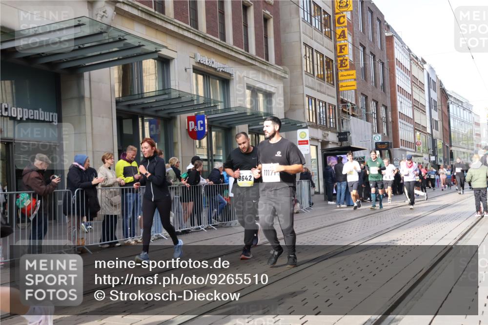 05.10.2025 - 20. swb-Marathon Bremen Strokosch-Dieckow http://msf.ph/oto/9265510 05.10.2025 11:04:45 Ziel 9220, 9409, 9440, 9530, 9642, 9660, 9668, 9690, 9813, 9866, 9978, 10018, 10021, 10255, 10343, 10684, 10771, 10891, 10965, 10990, 11016, 11090, 11121, 11171, 11180, 11315, 11323, 11372, 11412, 11478, 11501, 11540, 11559, 11636, 11650, 11707, 9220, 9409, 9440, 9530, 9642, 9660, 9668, 9690, 9813, 9866, 9978, 10018, 10021, 10255, 10343, 10684, 10771, 10891, 10965, 10990, 11016, 11090, 11121, 11171, 11180, 11315, 11323, 11372, 11412, 11478, 11501, 11540, 11650, 11707 meine-sportfotos.de