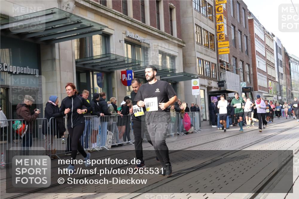 05.10.2025 - 20. swb-Marathon Bremen Strokosch-Dieckow http://msf.ph/oto/9265531 05.10.2025 11:04:46 Ziel 9220, 9409, 9440, 9530, 9642, 9660, 9668, 9690, 9813, 9908, 9978, 10018, 10021, 10255, 10343, 10684, 10771, 10891, 10965, 10990, 11016, 11090, 11121, 11171, 11180, 11323, 11372, 11412, 11478, 11501, 11540, 11559, 11636, 11650, 11707, 9220, 9409, 9440, 9530, 9642, 9660, 9668, 9690, 9813, 9908, 9978, 10018, 10021, 10255, 10343, 10684, 10771, 10891, 10965, 10990, 11016, 11090, 11121, 11171, 11180, 11323, 11372, 11412, 11478, 11501, 11540, 11650, 11707 meine-sportfotos.de