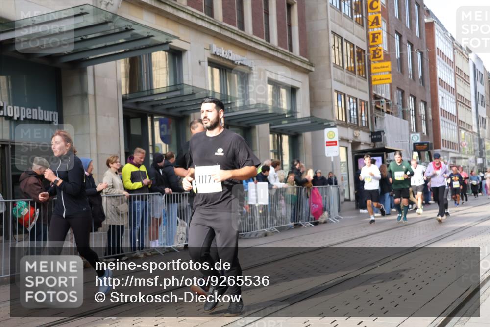 05.10.2025 - 20. swb-Marathon Bremen Strokosch-Dieckow http://msf.ph/oto/9265536 05.10.2025 11:04:46 Ziel 9220, 9409, 9440, 9530, 9642, 9660, 9668, 9690, 9813, 9908, 9978, 10018, 10021, 10255, 10343, 10684, 10771, 10891, 10965, 10990, 11016, 11090, 11121, 11171, 11180, 11323, 11372, 11412, 11478, 11501, 11540, 11559, 11636, 11650, 11707, 9220, 9409, 9440, 9530, 9642, 9660, 9668, 9690, 9813, 9908, 9978, 10018, 10021, 10255, 10343, 10684, 10771, 10891, 10965, 10990, 11016, 11090, 11121, 11171, 11180, 11323, 11372, 11412, 11478, 11501, 11540, 11650, 11707 meine-sportfotos.de