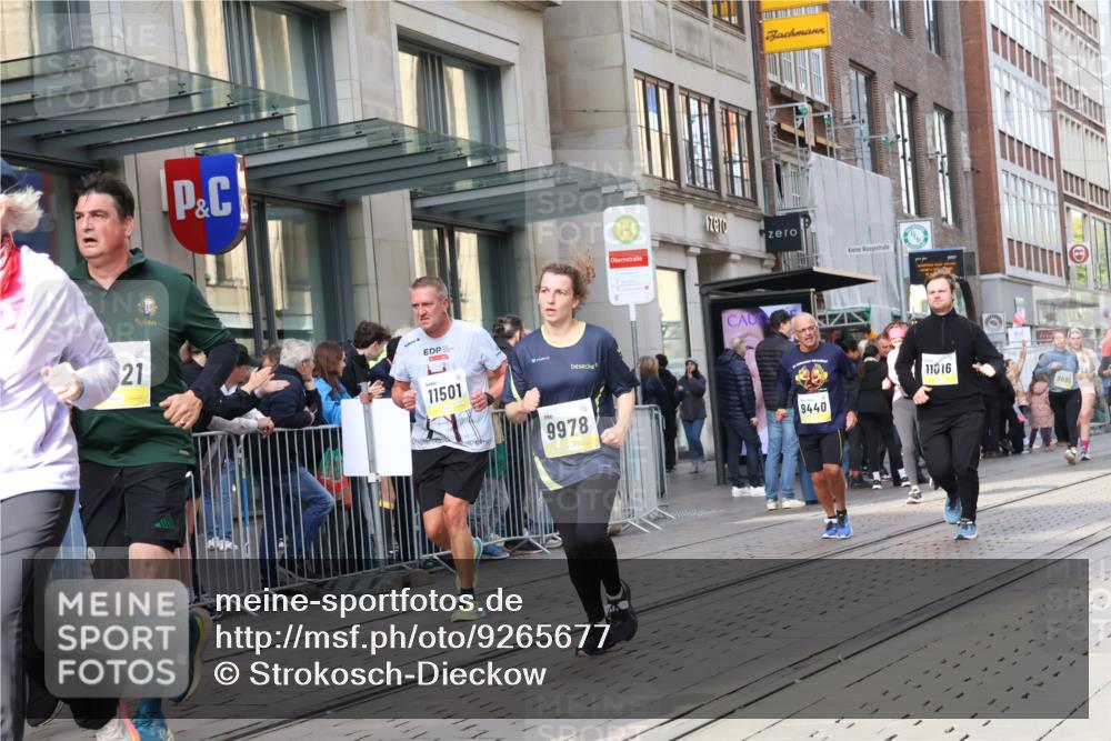 05.10.2025 - 20. swb-Marathon Bremen Strokosch-Dieckow http://msf.ph/oto/9265677 05.10.2025 11:04:50 Ziel 9220, 9409, 9440, 9515, 9530, 9642, 9660, 9668, 9690, 9908, 9944, 9978, 10018, 10021, 10255, 10343, 10965, 10990, 11016, 11090, 11121, 11171, 11180, 11323, 11412, 11478, 11501, 11540, 11559, 11650, 11707, 9220, 9409, 9440, 9515, 9530, 9642, 9660, 9668, 9690, 9908, 9944, 9978, 10018, 10021, 10255, 10343, 10965, 10990, 11016, 11090, 11121, 11171, 11180, 11323, 11412, 11478, 11501, 11540, 11650, 11707 meine-sportfotos.de