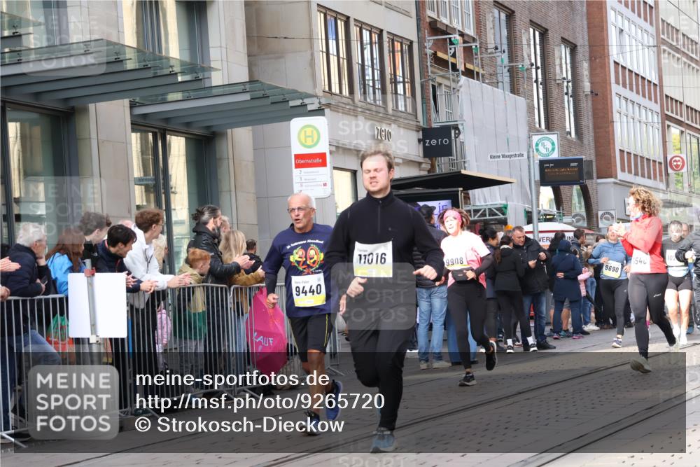 05.10.2025 - 20. swb-Marathon Bremen Strokosch-Dieckow http://msf.ph/oto/9265720 05.10.2025 11:04:52 Ziel 9409, 9440, 9515, 9642, 9660, 9668, 9690, 9713, 9908, 9944, 9978, 10018, 10021, 10255, 10343, 10828, 10965, 10990, 11016, 11090, 11106, 11121, 11171, 11323, 11412, 11478, 11501, 11540, 11650, 11707, 9409, 9440, 9515, 9642, 9660, 9668, 9690, 9713, 9908, 9944, 9978, 10018, 10021, 10255, 10343, 10828, 10965, 10990, 11016, 11090, 11106, 11121, 11171, 11323, 11412, 11478, 11501, 11540, 11650, 11707 meine-sportfotos.de