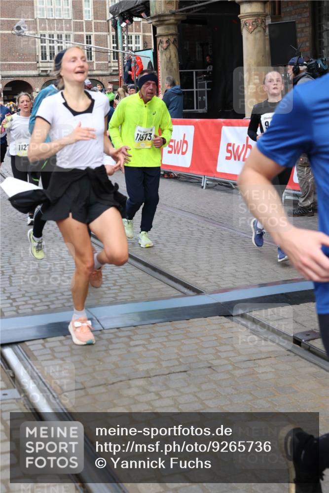 05.10.2025 - 20. swb-Marathon Bremen Yannick Fuchs http://msf.ph/oto/9265736 05.10.2025 10:51:11 Ziel 9199, 9256, 9287, 9416, 9425, 9630, 9663, 9894, 10206, 10226, 10254, 10378, 10669, 10743, 10932, 11061, 11279, 11391, 11573 meine-sportfotos.de
