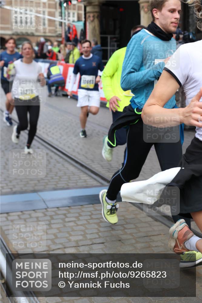 05.10.2025 - 20. swb-Marathon Bremen Yannick Fuchs http://msf.ph/oto/9265823 05.10.2025 10:51:11 Ziel 9199, 9256, 9287, 9416, 9425, 9630, 9663, 9894, 10206, 10226, 10254, 10378, 10669, 10743, 10932, 11061, 11279, 11391, 11573 meine-sportfotos.de