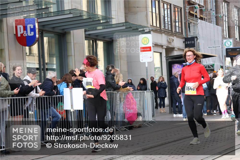 05.10.2025 - 20. swb-Marathon Bremen Strokosch-Dieckow http://msf.ph/oto/9265831 05.10.2025 11:04:55 Ziel 9440, 9515, 9642, 9668, 9690, 9713, 9908, 9944, 9978, 10018, 10021, 10158, 10255, 10343, 10828, 10965, 10990, 11016, 11064, 11106, 11121, 11171, 11323, 11412, 11501, 11540, 11650, 11707, 9440, 9515, 9642, 9668, 9690, 9713, 9908, 9944, 9978, 10018, 10021, 10158, 10255, 10343, 10828, 10965, 10990, 11016, 11064, 11106, 11121, 11171, 11323, 11412, 11501, 11540, 11650, 11707 meine-sportfotos.de