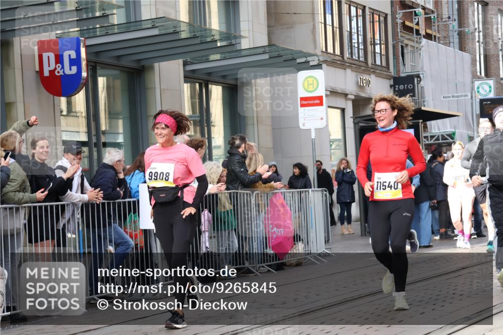 05.10.2025 - 20. swb-Marathon Bremen Strokosch-Dieckow http://msf.ph/oto/9265845 05.10.2025 11:04:55 Ziel 9440, 9515, 9642, 9668, 9690, 9713, 9908, 9944, 9978, 10018, 10021, 10158, 10255, 10343, 10828, 10965, 10990, 11016, 11064, 11106, 11121, 11171, 11323, 11412, 11501, 11540, 11650, 11707, 9440, 9515, 9642, 9668, 9690, 9713, 9908, 9944, 9978, 10018, 10021, 10158, 10255, 10343, 10828, 10965, 10990, 11016, 11064, 11106, 11121, 11171, 11323, 11412, 11501, 11540, 11650, 11707 meine-sportfotos.de